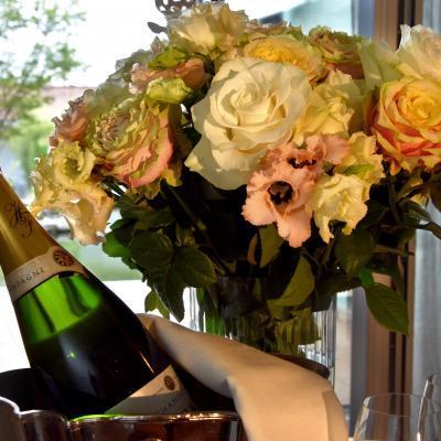 Additional Flowers And Champagne Detail