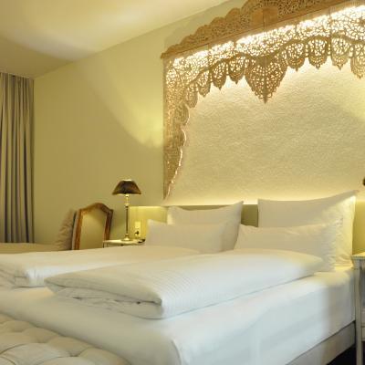 Hotel room - Romantic Suite Bed