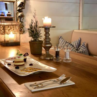 Restaurant Seestüberl 2017 Interior Table Dessert